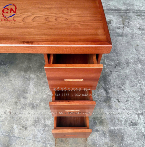 Bàn Học Sinh Gỗ Xoan Đào Tự Nhiên Có Kệ Sách Và Ngăn Kéo Tiện Dụng