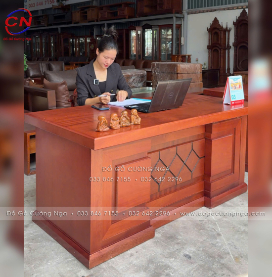 Bàn Làm Việc Giám Đốc Gỗ Xoan Đào 1m87 Chạm Chỉ Sang Trọng