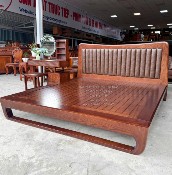 Giường Ngủ Gỗ Sồi Nga Màu Óc Chó Mẫu Chân Quỳ Bọc Nệm Cao Cấp (Giao Khách)