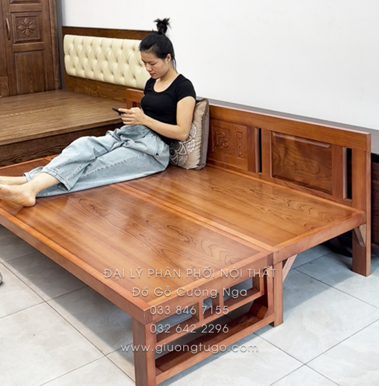 Giường Gấp Gỗ Xoan Đào Kèm Bàn (Có Kính) & Đôn Gỗ Sồi Hợp Túi Tiền
