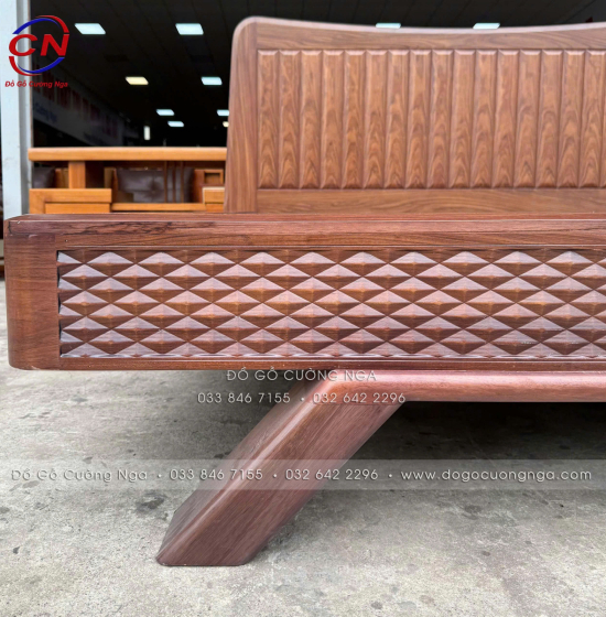 Giường Gỗ Hương Xám Kiểu Nhật Chân Thuyền Màu Óc Chó Sang Trọng 