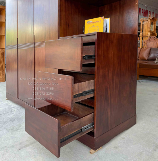 Tủ Quần Áo Gỗ Hương Xám 3 Cánh 2m3 Màu Óc Chó Kèm Kệ Trang Trí