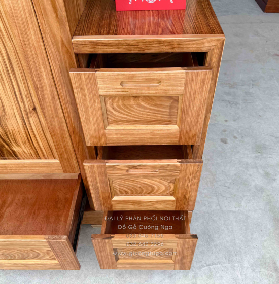 Tủ Áo Gỗ Hương Xám 3 Cánh Kèm Góc Trang Trí Bo Cạnh