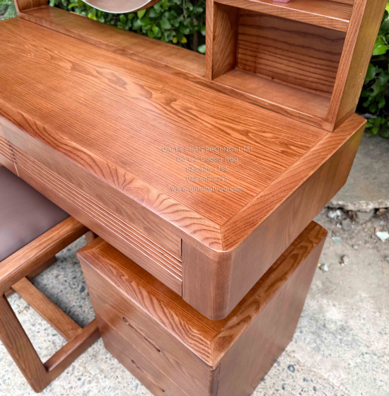 Bàn Trang Điểm Gỗ Sồi Nga Màu Óc Chó Gương LED Cảm Ứng