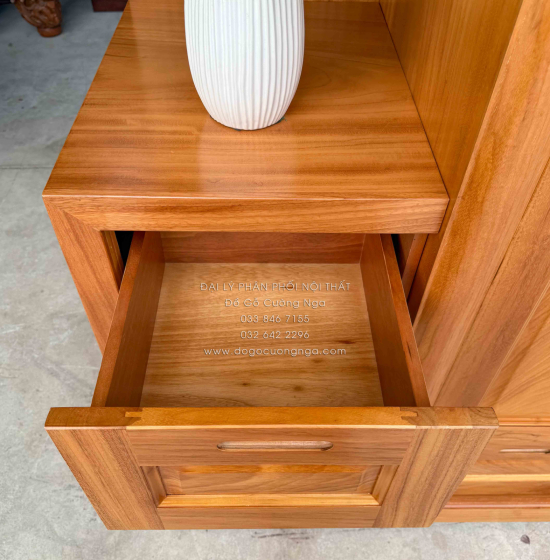 Tủ Áo Gỗ Gõ Đỏ 4 Cánh Kèm Góc Trang Trí Bo Cạnh