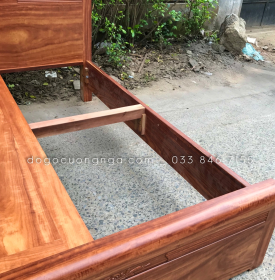 Giường gỗ cẩm vạt phản liền mẫu đơn giản 