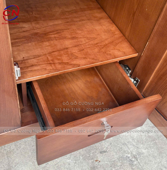 Tủ Áo Gỗ Sồi Nga Lau Màu Óc Chó 4 Cánh 2 Tầng Kèm Kệ Trang Trí Sang Trọng
