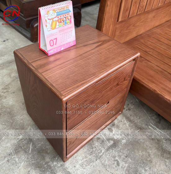Tủ Đầu Giường Gỗ Sồi Nga Lau Màu Óc Chó Sang Trọng 
