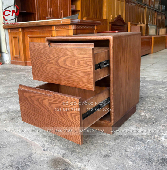 Tủ Đầu Giường Gỗ Sồi Nga Lau Màu Óc Chó Sang Trọng 