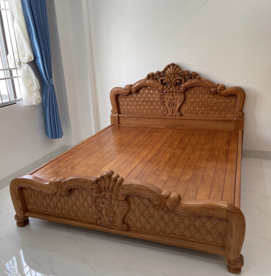 Giường gỗ gõ đỏ mẫu hoa hồng hiện đại 
