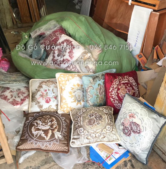 Gối Lụa Trang Trí Bàn Ghế Sofa Đẹp - Màu Mâu Thêu Hoa 04