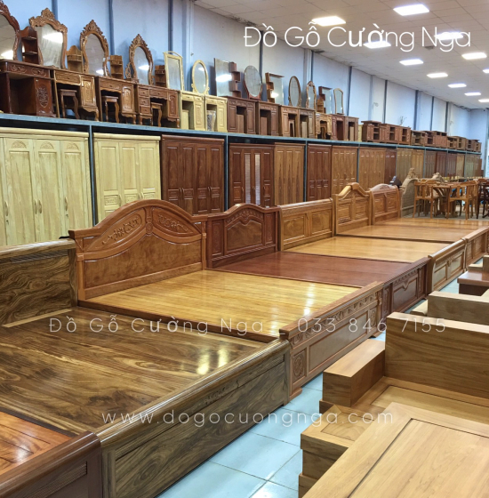 Giường gỗ gõ đỏ mẫu hoa hồng hiện đại 