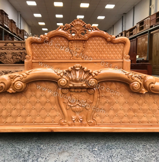 Giường gỗ gõ đỏ mẫu hoa hồng hiện đại 