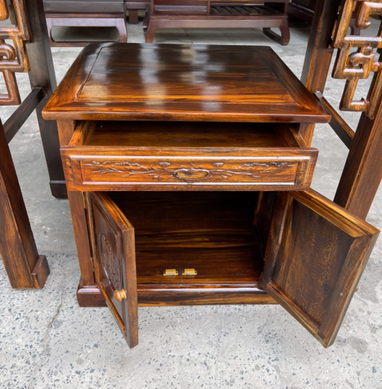 Bàn thờ gia tiên mẹ bồng con gỗ muồng BT 08