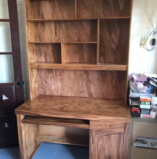 Bàn Học Sinh Gỗ Hương Xám 1m2 Kèm Giá Sách Hiện Đại 