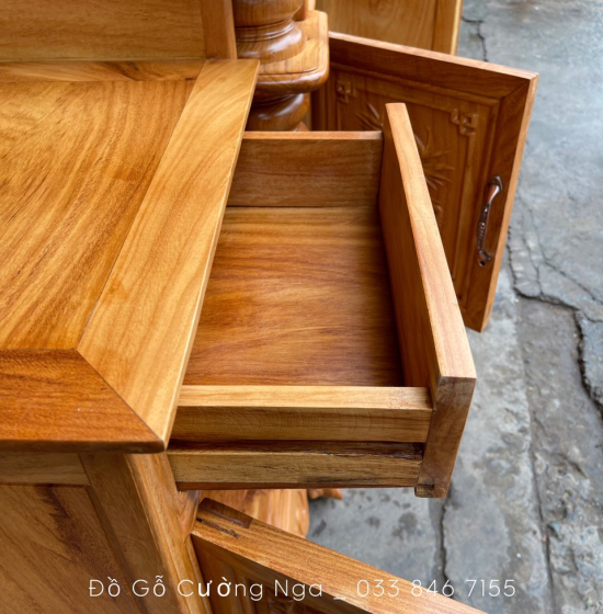 Kệ tivi gỗ Gõ Đỏ mẫu cột nho cao cấp KG 06