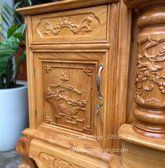 Kệ tivi gỗ Gõ Đỏ mẫu cột nho cao cấp KG 06