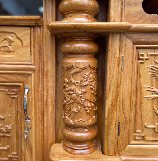 Kệ tivi gỗ Gõ Đỏ mẫu cột nho cao cấp KG 06