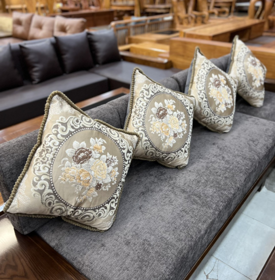 Gối Lụa Trang Trí Bàn Ghế Sofa Đẹp - Màu Mâu Thêu Hoa 04