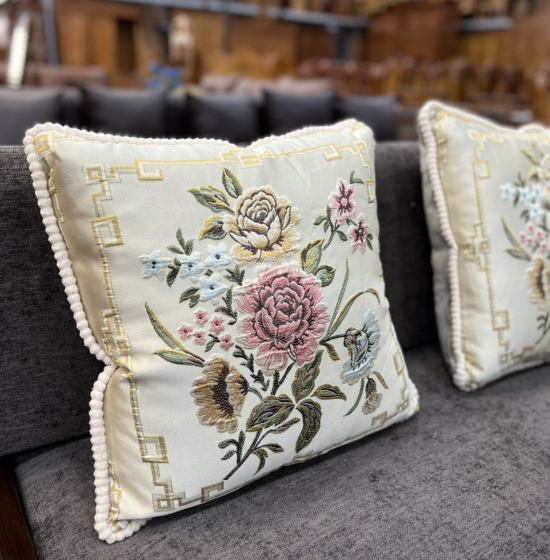 Gối Lụa Thêu Trang Trí Sofa Hiện Đại 03 