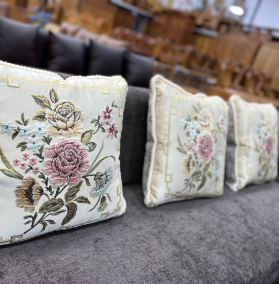Gối Lụa Thêu Trang Trí Sofa Hiện Đại 03 