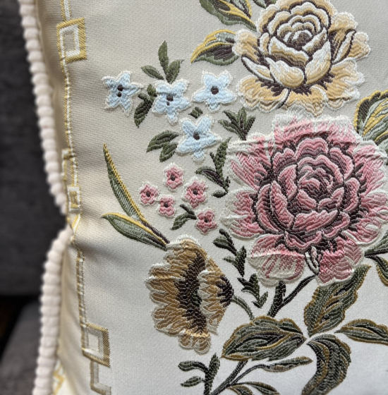 Gối Lụa Thêu Trang Trí Sofa Hiện Đại 03 