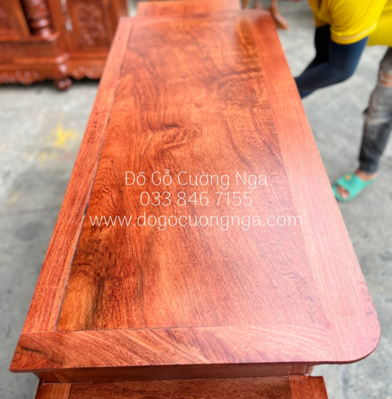 Kệ tivi gỗ Hương Đá mẫu cột nho 1m8 và 2m KG 03