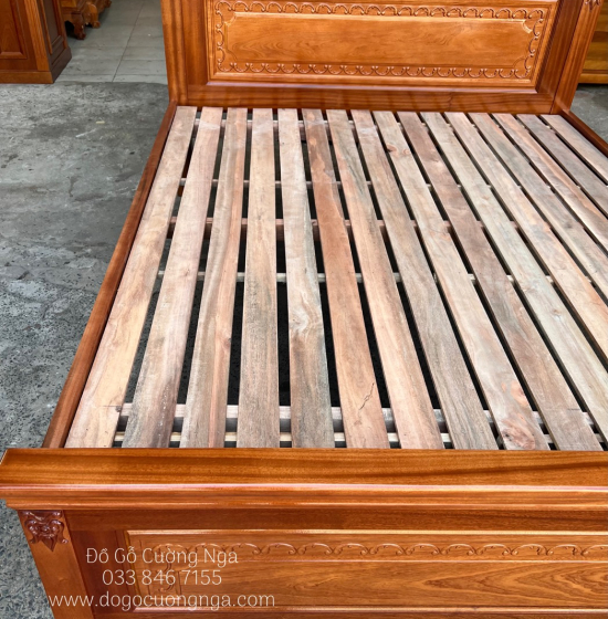 Giường gỗ xoan đào vạt lan - mẫu nữ hoàng 