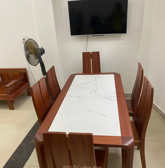 Bộ bàn ăn gỗ Xoan Đào mặt đá 6 ghế - chân hươu cao cấp 