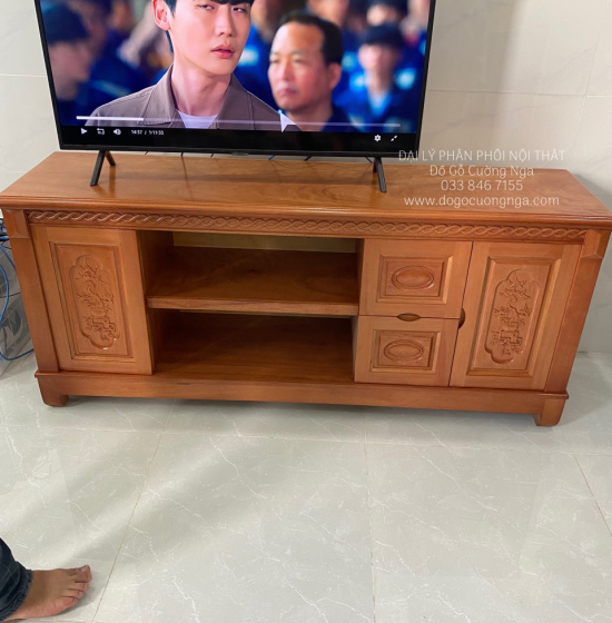 Kệ tivi gỗ Đinh Hương mẫu quẩy KG 08