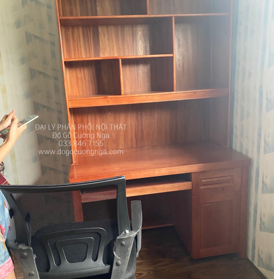 Bàn Ghế Học Sinh Gỗ Xoan Đào Cao Cấp 1m Kèm Kệ Sách BH 24.2