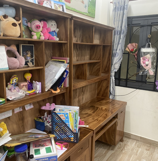 Bàn Ghế Học Sinh Gỗ Hương Xám 1m Có Kệ Sách BH 24.1