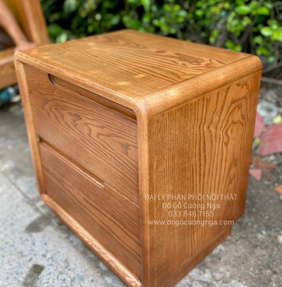 Tủ Đầu Giường Gỗ Sồi Nga Lau Màu Óc Chó Sang Trọng 