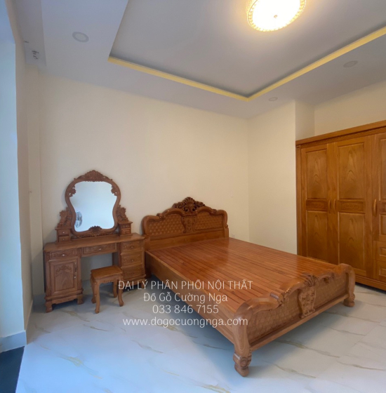 Giường gỗ gõ đỏ mẫu hoa hồng hiện đại 