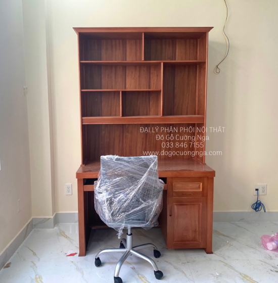 Bàn Ghế Học Sinh Gỗ Xoan Đào Cao Cấp 1m Kèm Kệ Sách BH 24.2