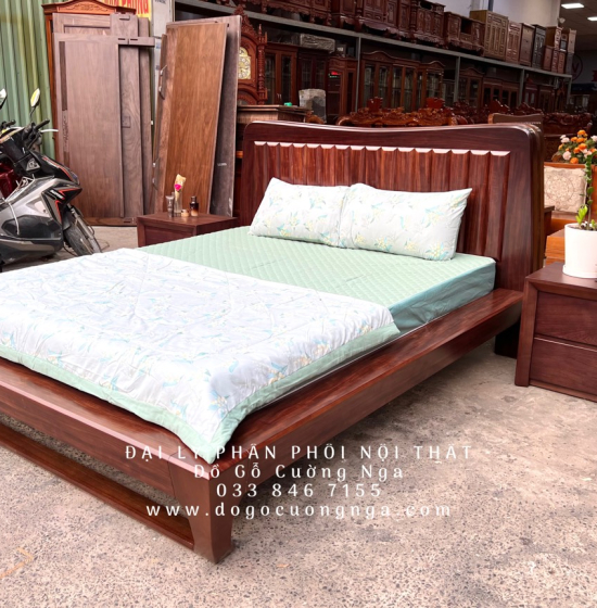 Giường Gỗ Cẩm Kiểu Nhật Màu Óc Chó Sang Trọng 