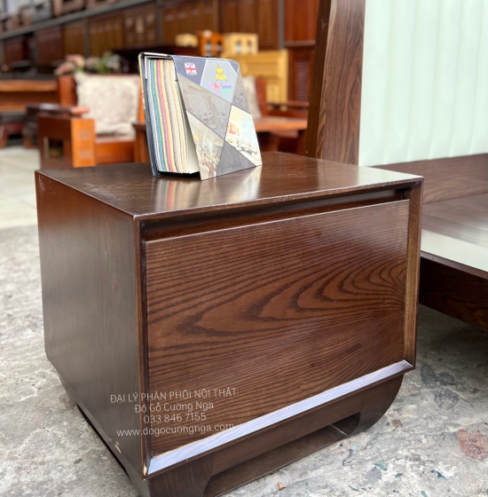 Tủ Táp Đầu Giường Gỗ Sồi Nga Lau Màu Óc Chó Sang Trọng 