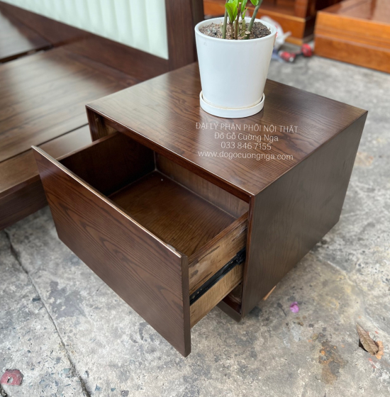 Tủ Táp Đầu Giường Gỗ Sồi Nga Lau Màu Óc Chó Sang Trọng 