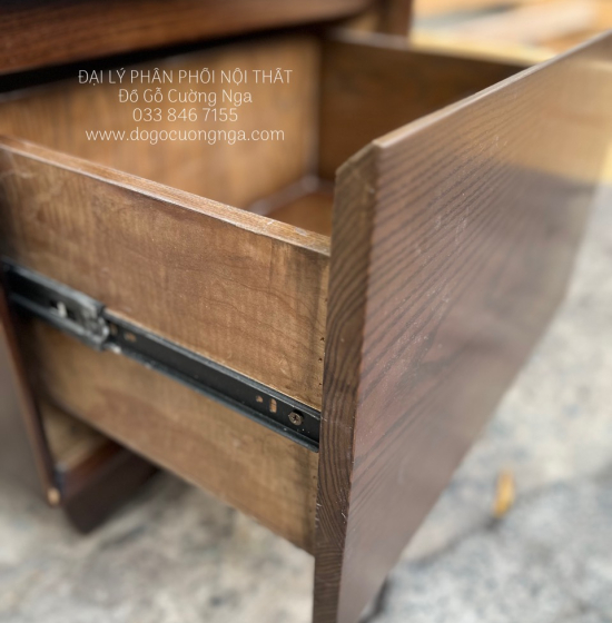 Tủ Táp Đầu Giường Gỗ Sồi Nga Lau Màu Óc Chó Sang Trọng 