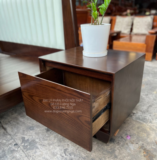 Tủ Táp Đầu Giường Gỗ Sồi Nga Lau Màu Óc Chó Sang Trọng 