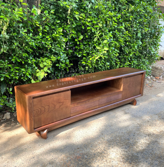 Kệ Tivi Gỗ Sồi Nga Lau Màu Óc Chó Cao Cấp Mới Nhất Hiện Nay 