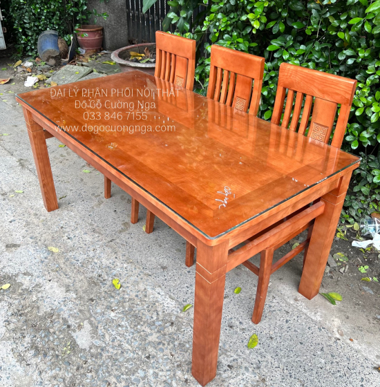 Bộ bàn ăn gỗ Sồi Nga 1m6 mặt liền giá rẻ BG 067