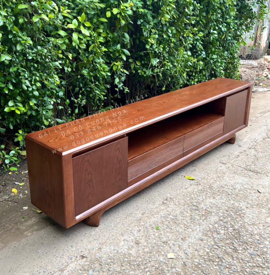 Kệ Tivi Gỗ Sồi Nga Lau Màu Óc Chó 2m5 Chân Xoắn Sang Trọng 