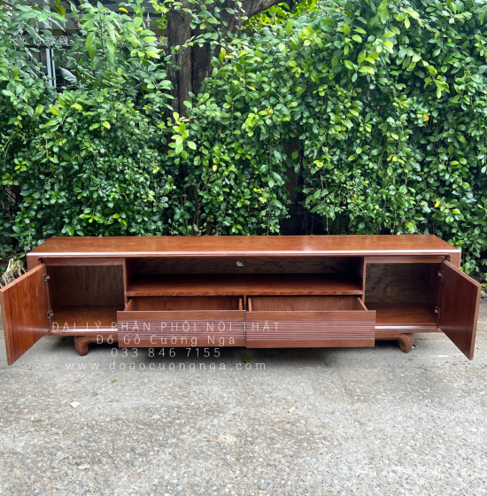 Kệ Tivi Gỗ Sồi Nga Lau Màu Óc Chó 2m5 Chân Xoắn Sang Trọng 