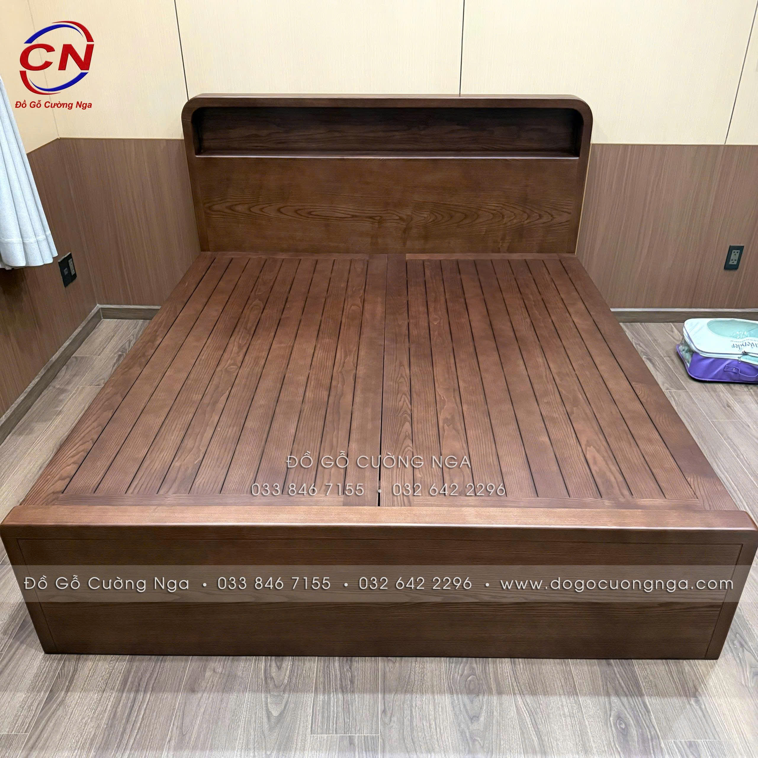 giường gỗ sồi lau màu óc chó vai sát đất 