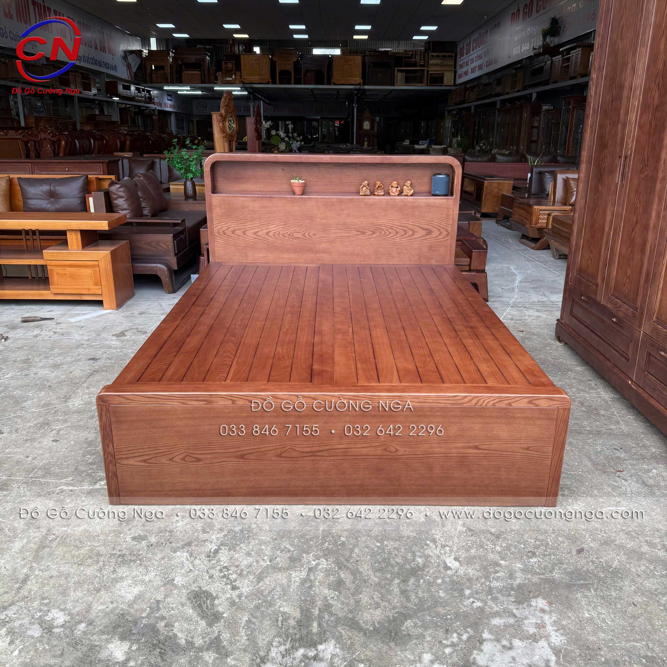 giường gỗ sồi lau màu óc chó vai sát đất 