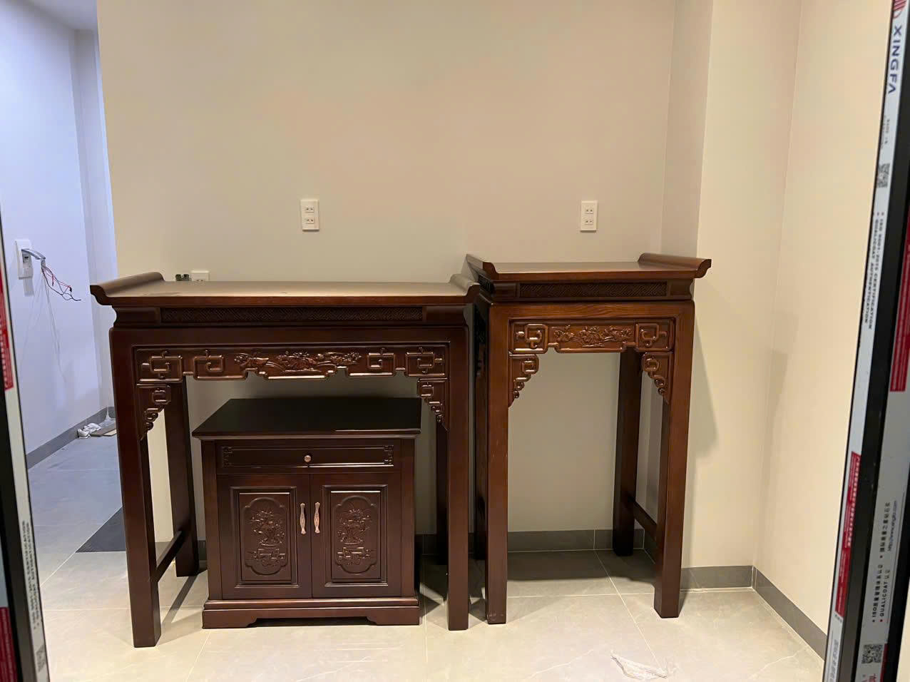 bàn thờ gỗ sồi màu óc chó